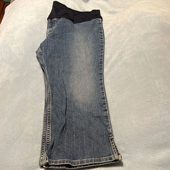 Old Navy Maternity Capri - Picture 1 of 9